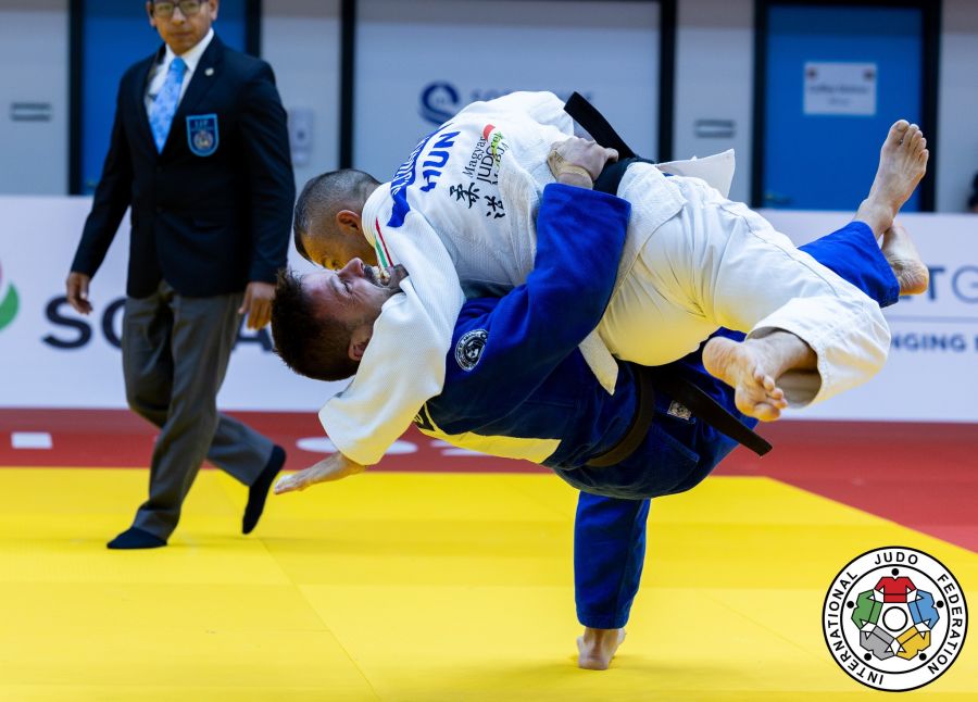 O tatami que forma campeões e pessoas.